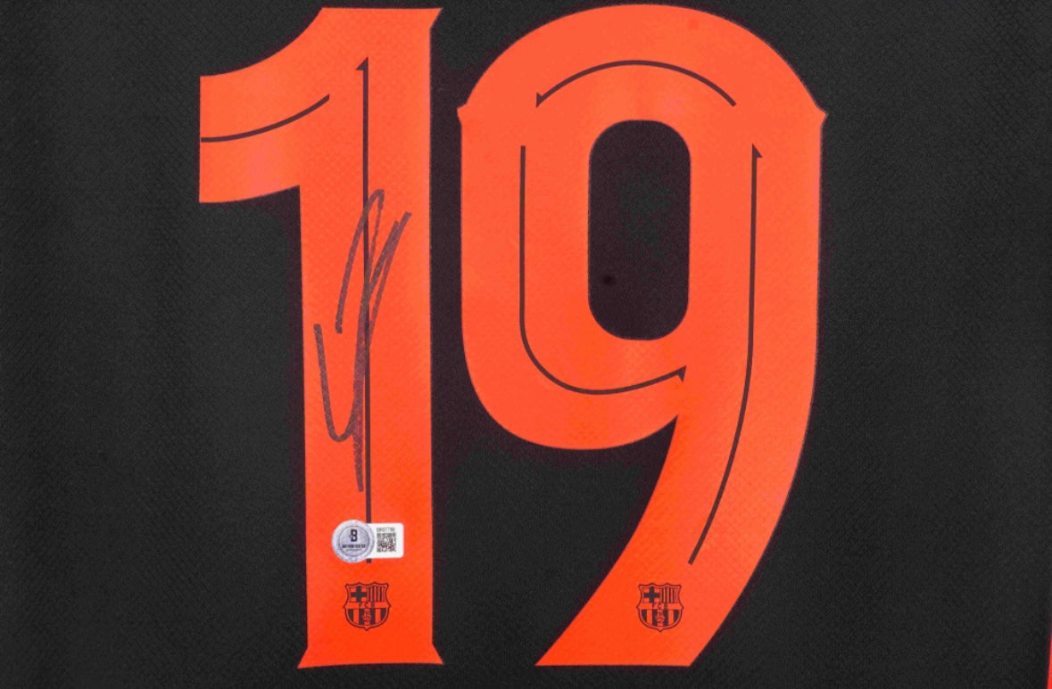 Lamine Yamal signed FC Barcelona jersey
